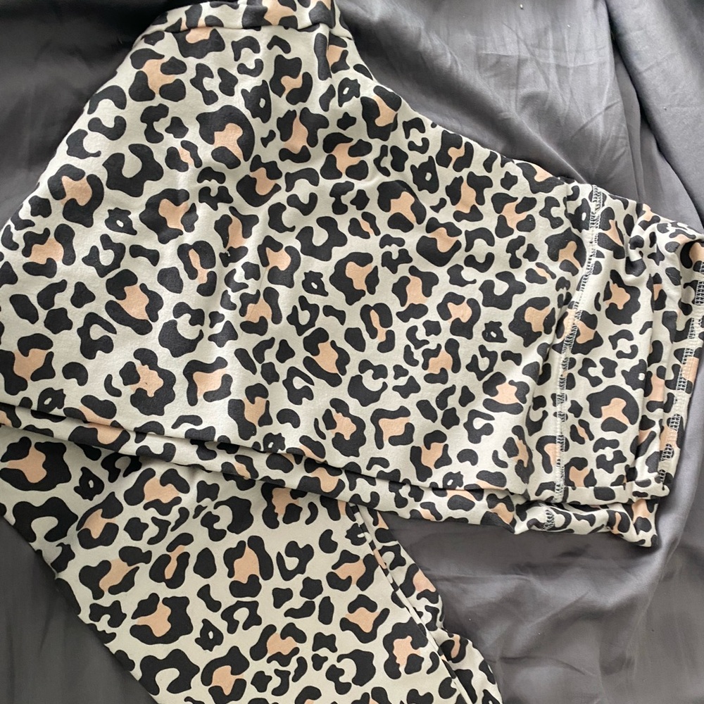 Super soft LEGGINGS - never worn